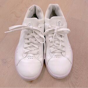 On Running THE ROGER Advantage - Pink and White Sneakers